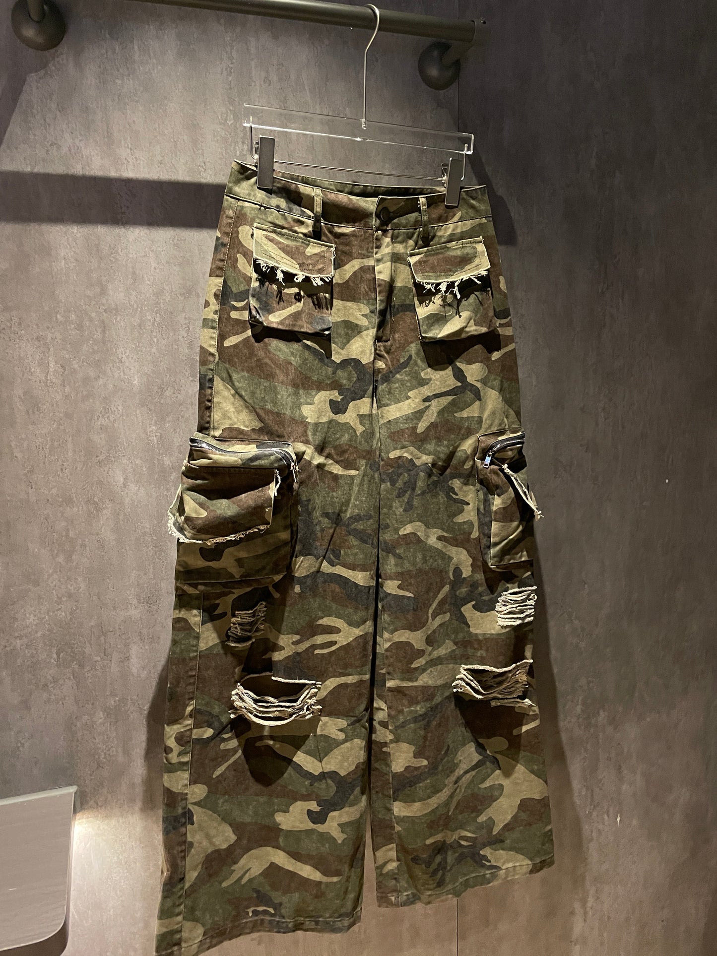 May1104 Camouflage Cargo Jeans