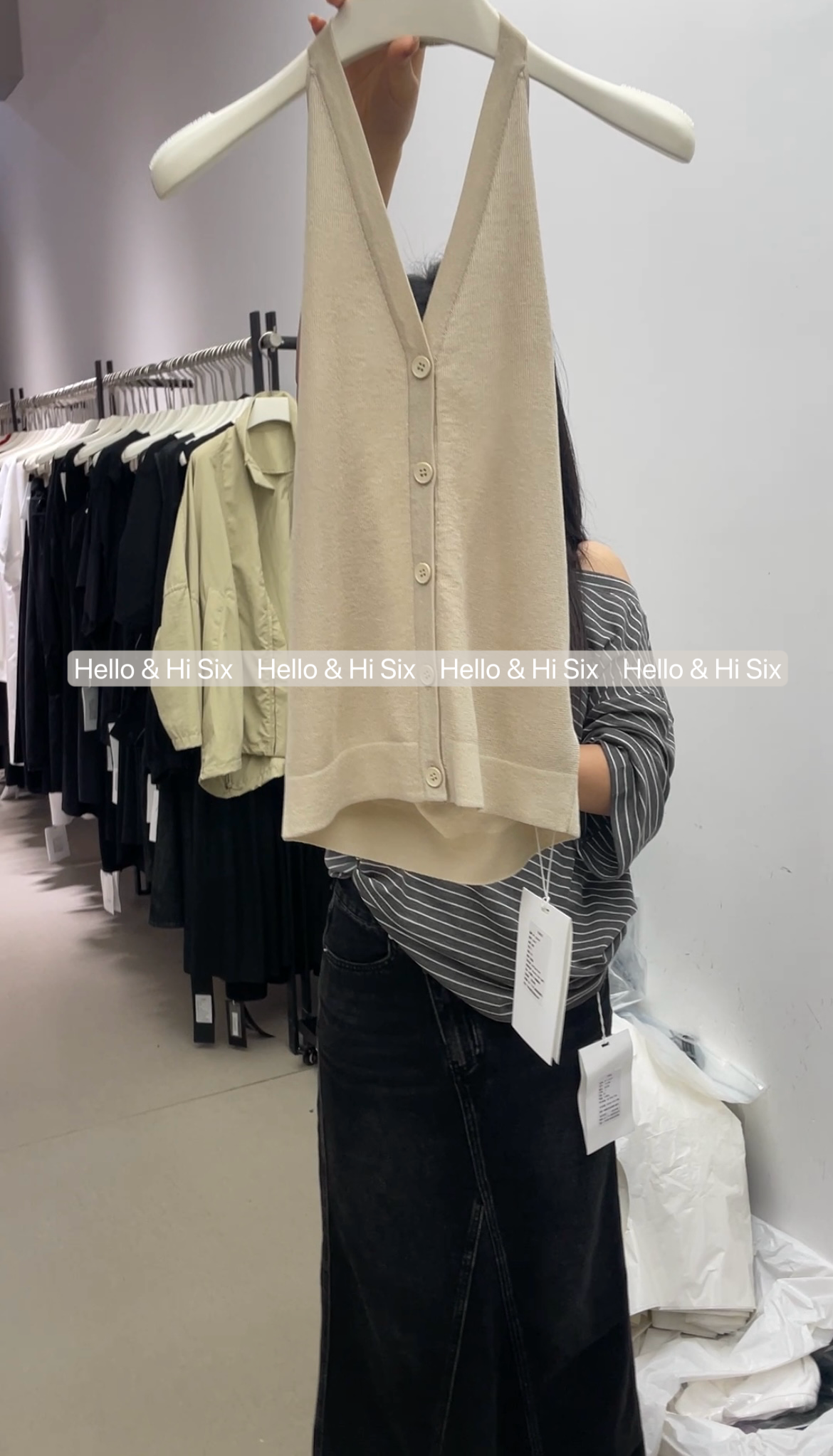 May1502 Button-front knitted halter top with open back - Beige