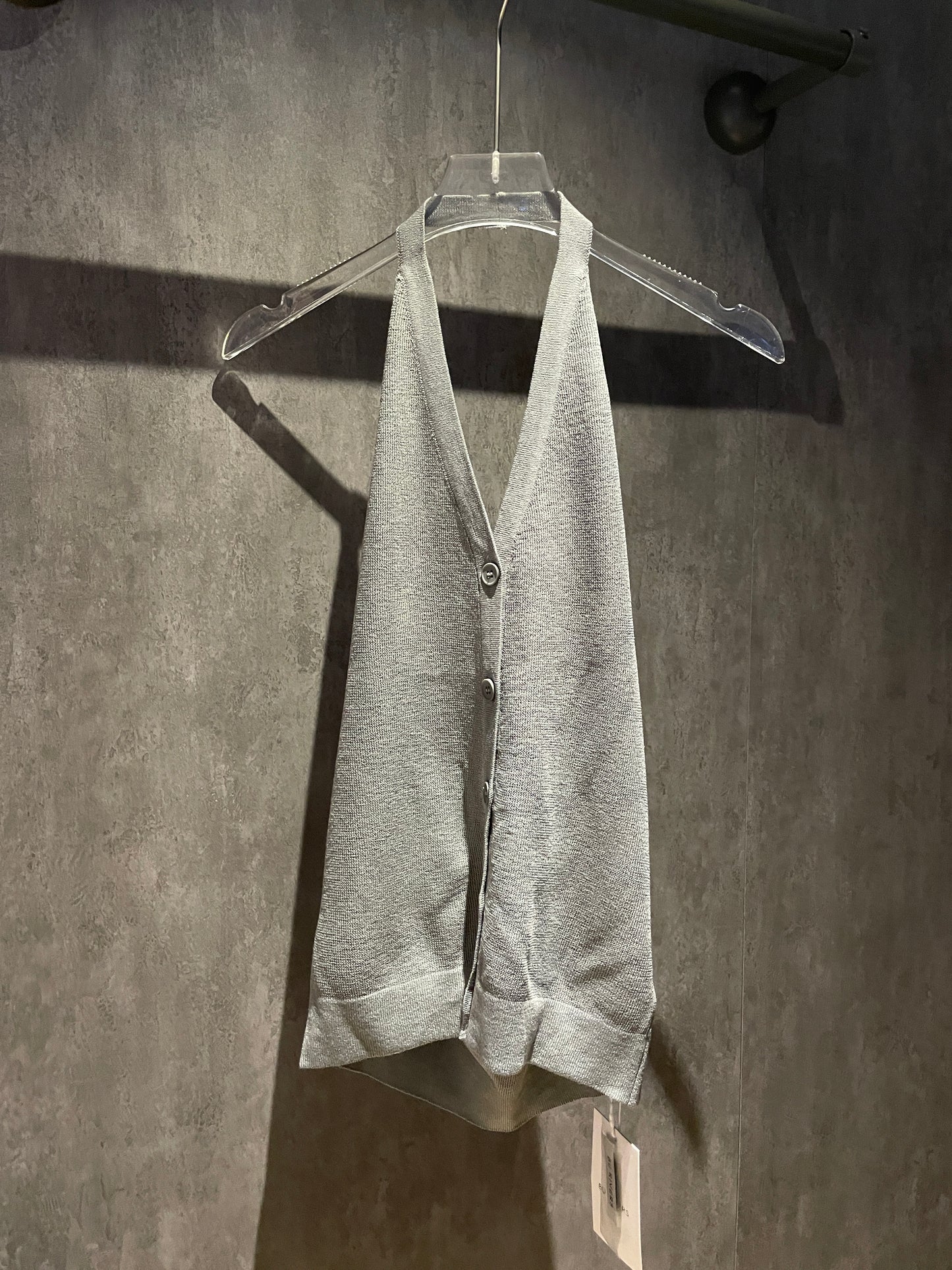 May1501 Button-front knitted halter top with open back - Gray