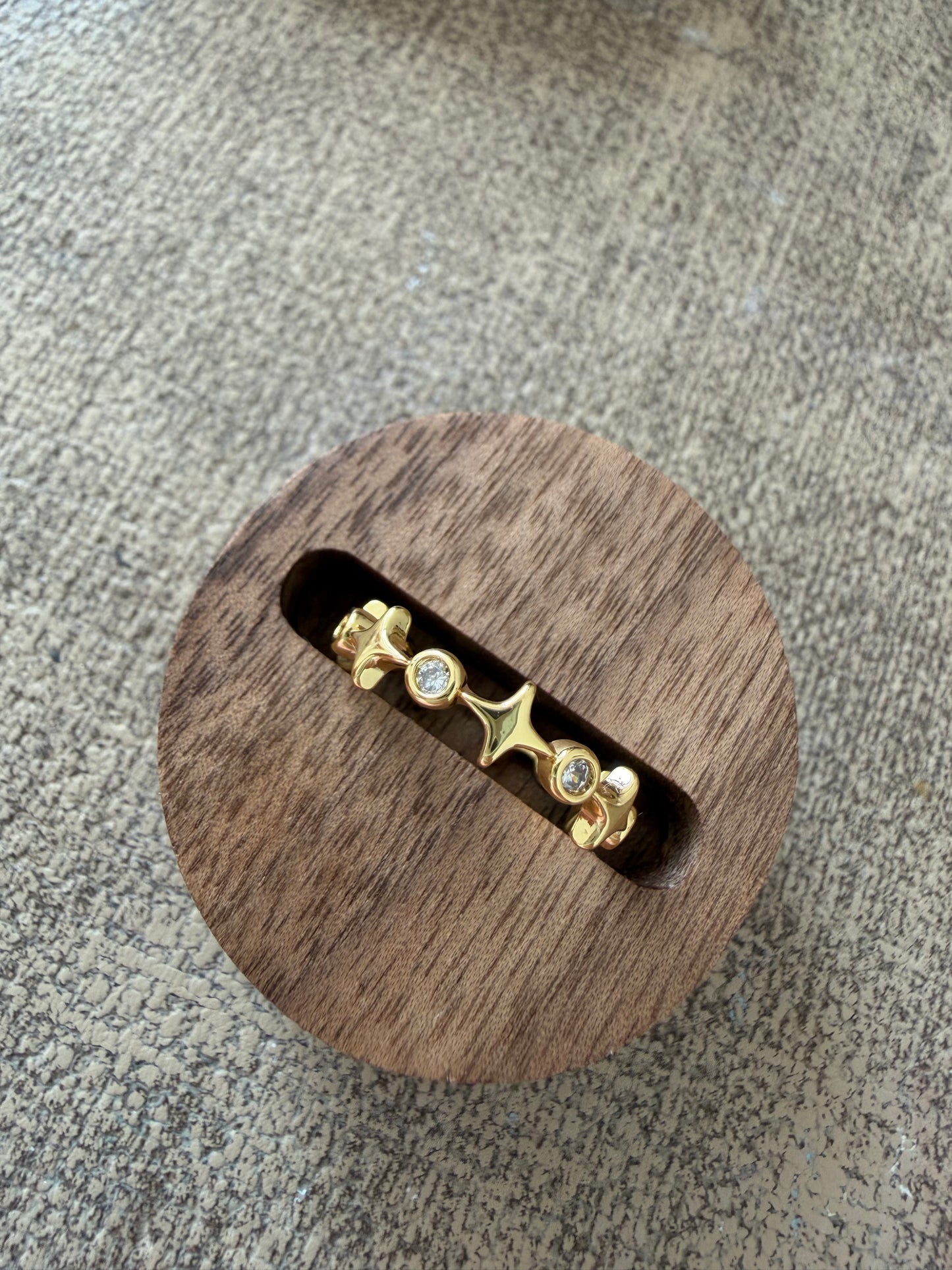 Ring975