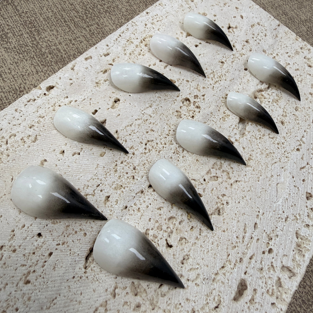 Cat Claws-Grey.White.Wild