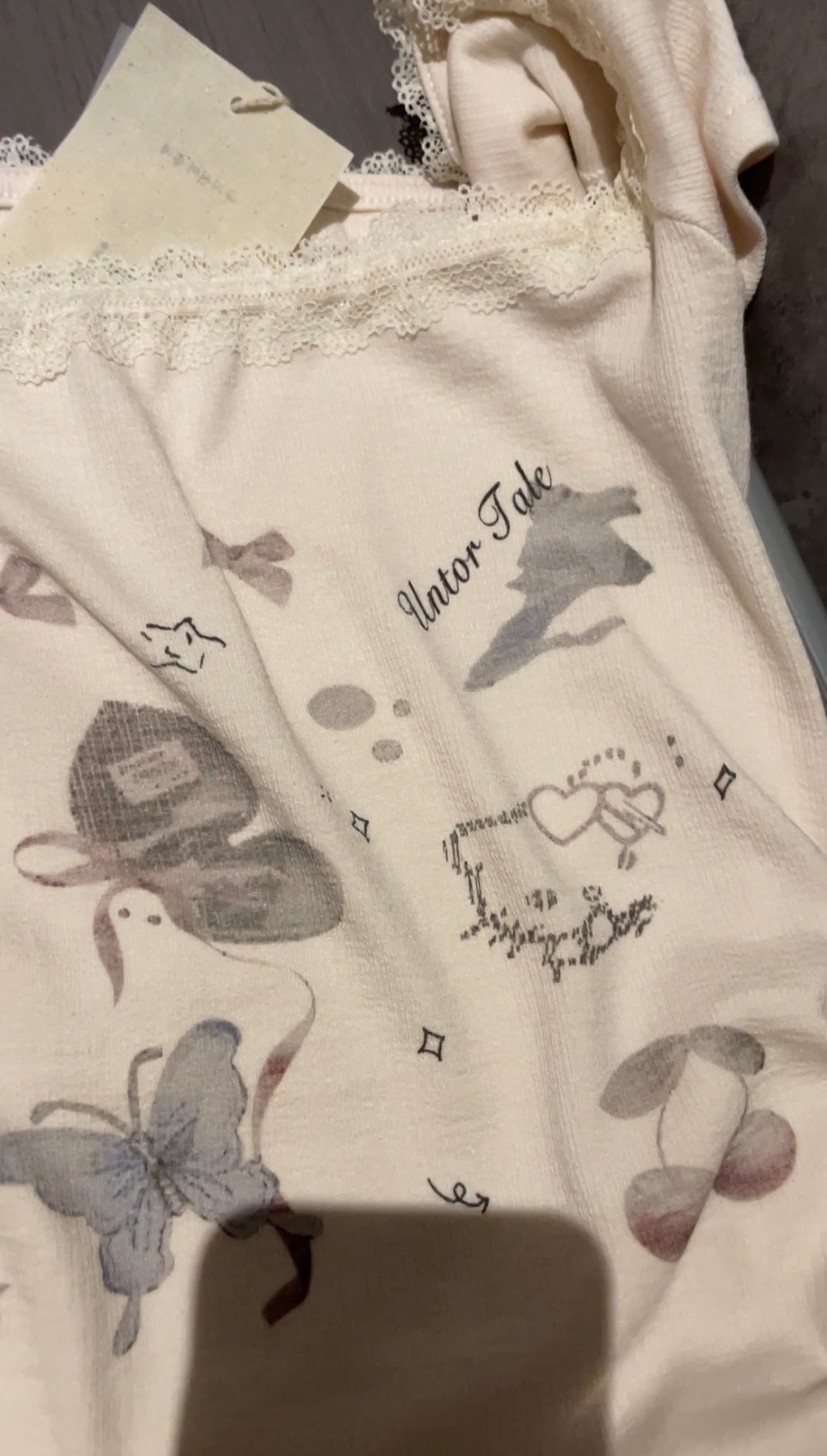 May1013 Shoulder-off Lace Kitty Top