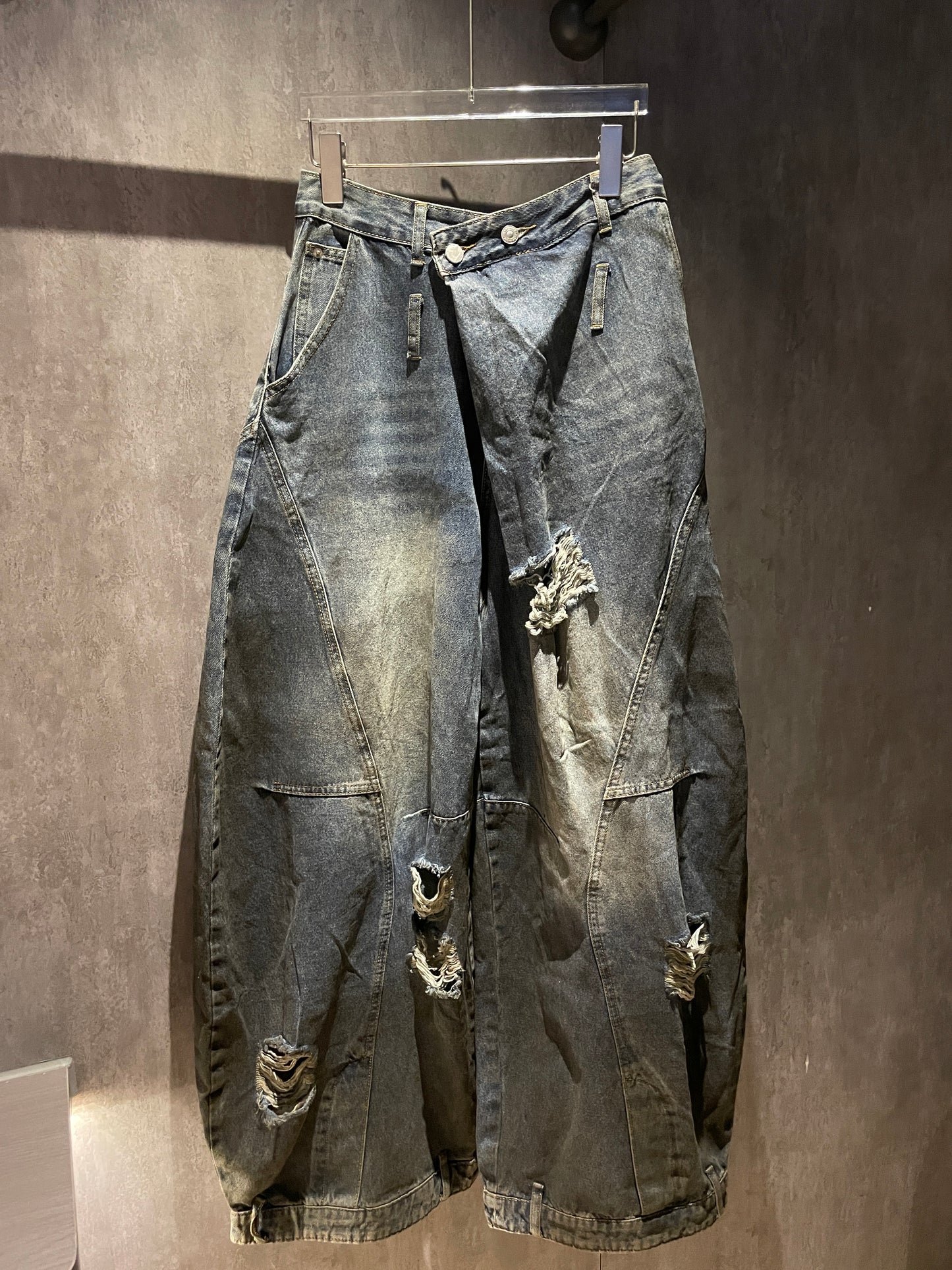 May1101 Ripped Jeans Newc