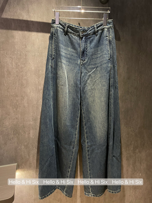 May1203 Roomy Jeans
